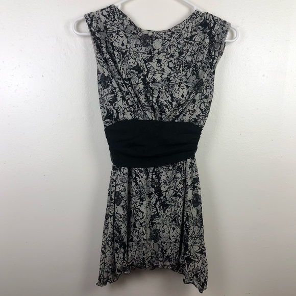 Max Studio Beautiful Short Sleeve Top - Picture 4 of 5